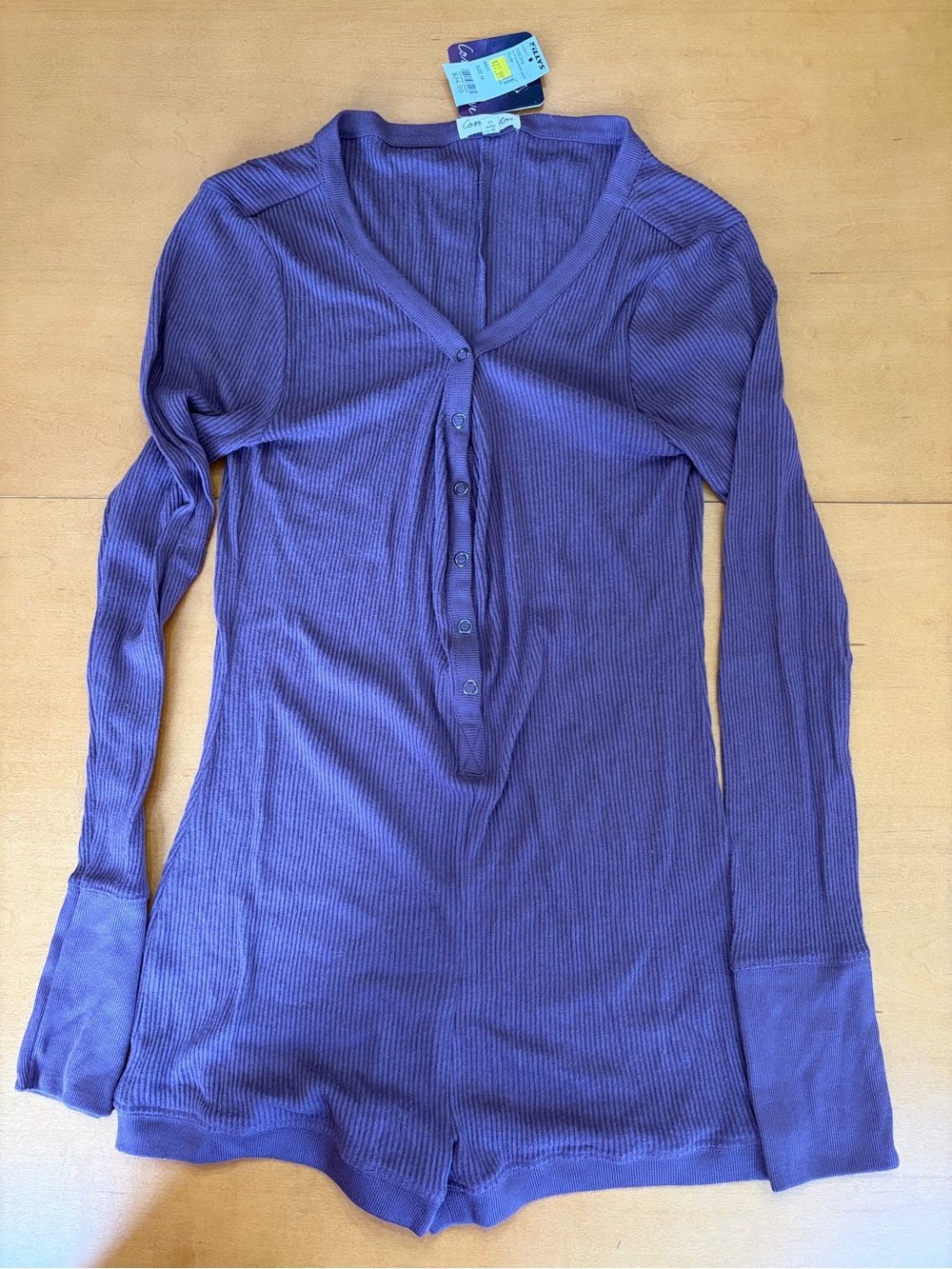 Women's Ribbed V-Neck Long Sleeve Top - Plum